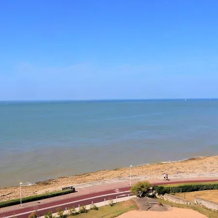 - Pleine Vue Pour Cet Classe 2 Etoiles - Les Tamaris Royan