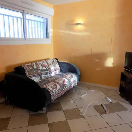 - Pleine Vue Pour Cet Classe 2 Etoiles - Les Tamaris * Royan