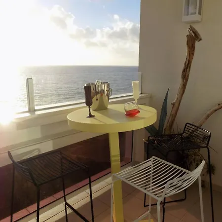 - Pleine Vue Pour Cet Classe 2 Etoiles - Les Tamaris * רויאן