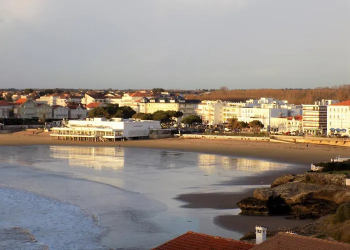 - Pleine Vue Pour Cet Classé 2 étoiles - Les Tamaris Royan