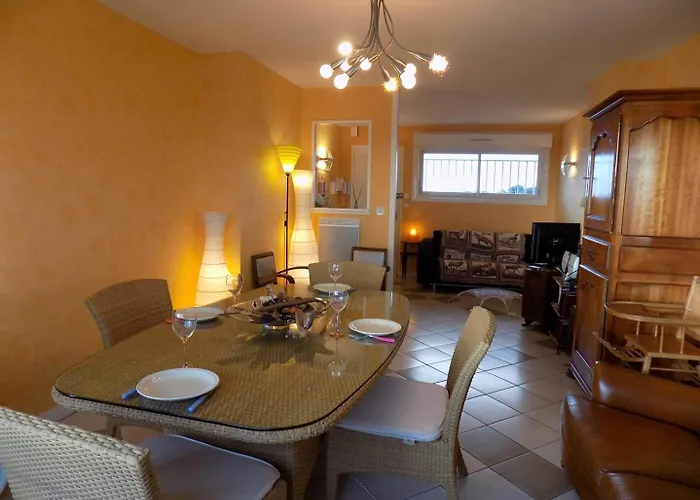 - Pleine Vue Pour Cet Classé 2 étoiles - Les Tamaris Appartement