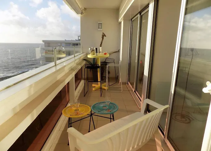 - Pleine Vue Pour Cet Classé 2 étoiles - Les Tamaris * Royan